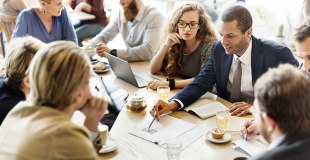 Couvrir plusieurs hommes clés pour une même entreprise
