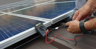 Assurance décennale poseur de panneaux photovoltaïques : devis et prix